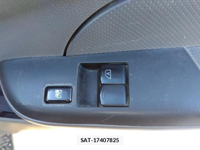 Nissan NV350 Caravan 2014-05 8002968-17