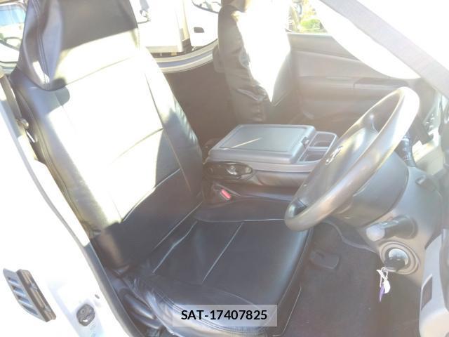 Nissan NV350 Caravan 2014-05 8002968-8