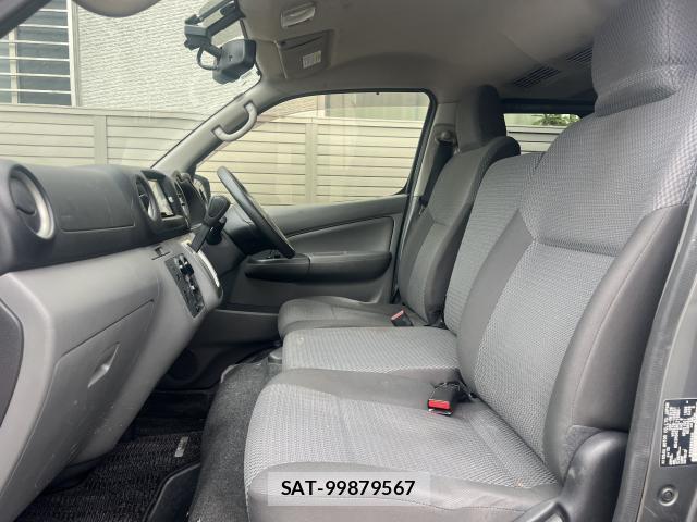 Nissan NV350 Caravan 2018-02 8002981-5