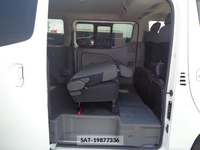 Nissan NV350 Caravan 2014-05 8002984-15