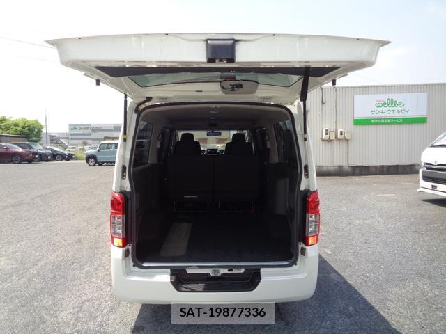 Nissan NV350 Caravan 2014-05 8002984-18