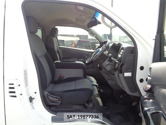 Nissan NV350 Caravan 2014-05 8002984-8