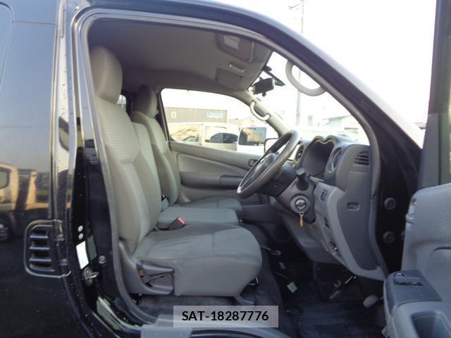 Nissan NV350 Caravan 2015-02 8002985-11