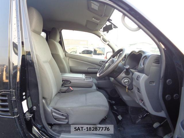 Nissan NV350 Caravan 2015-02 8002985-12