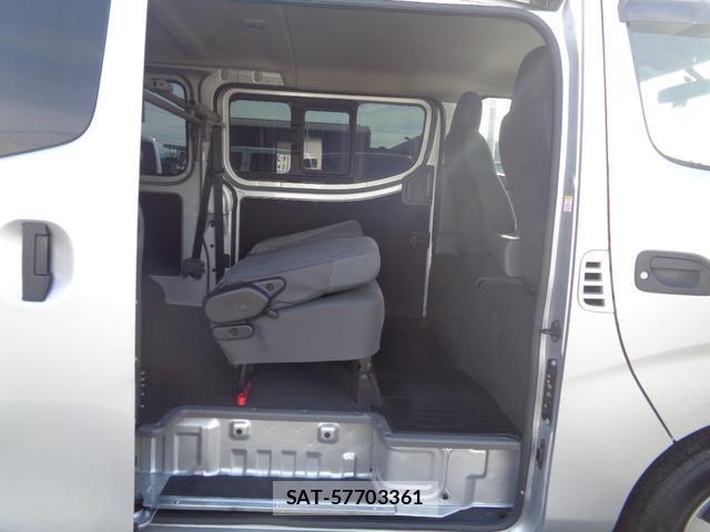 Nissan NV350 Caravan 2016-06 8002986-17
