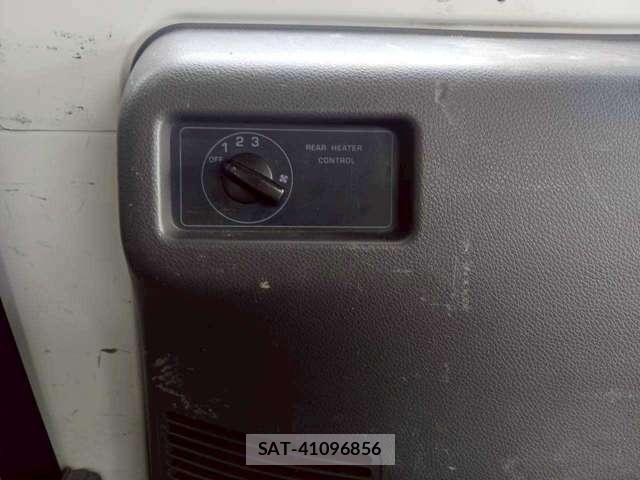 Nissan NV350 Caravan 2015-03 8003591-15
