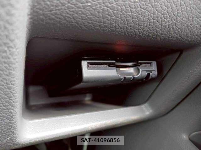 Nissan NV350 Caravan 2015-03 8003591-18