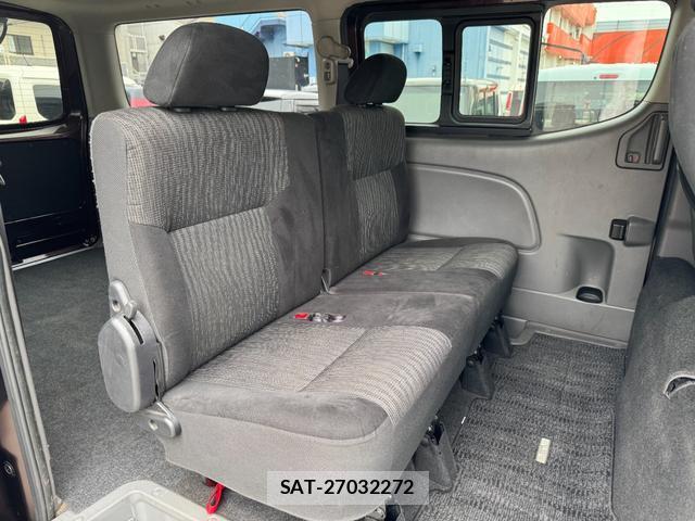 Nissan NV350 Caravan 2018-04 8004040-10
