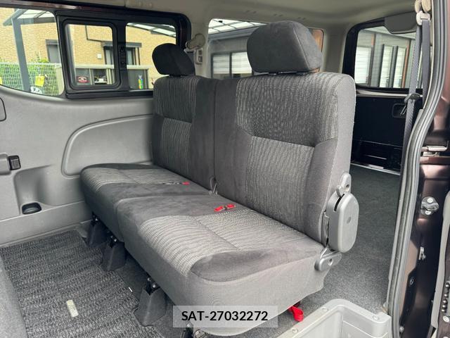 Nissan NV350 Caravan 2018-04 8004040-11