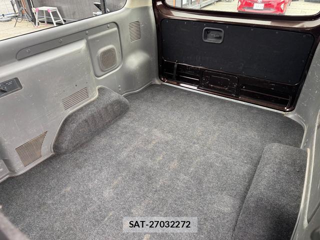 Nissan NV350 Caravan 2018-04 8004040-12