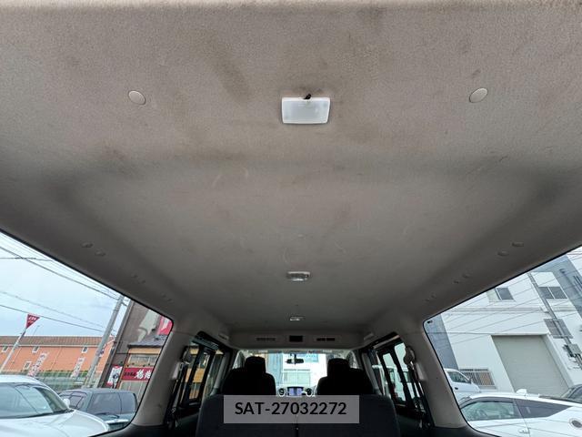 Nissan NV350 Caravan 2018-04 8004040-6
