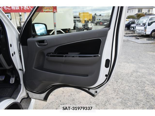 Nissan NV350 Caravan 2014-02 8004088-10