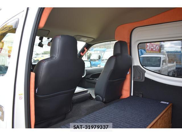 Nissan NV350 Caravan 2014-02 8004088-13