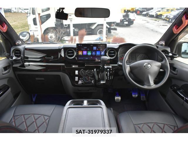 Nissan NV350 Caravan 2014-02 8004088-2