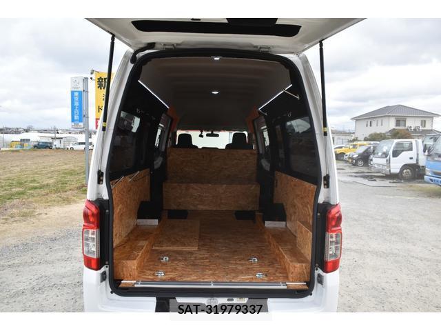 Nissan NV350 Caravan 2014-02 8004088-9