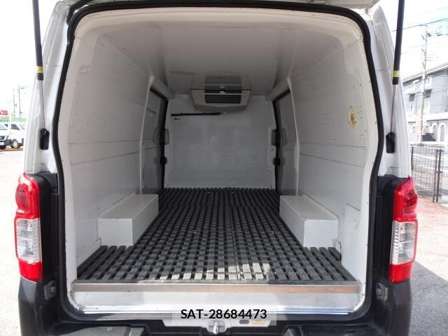 Nissan NV350 Caravan 2018-06 8004130-1
