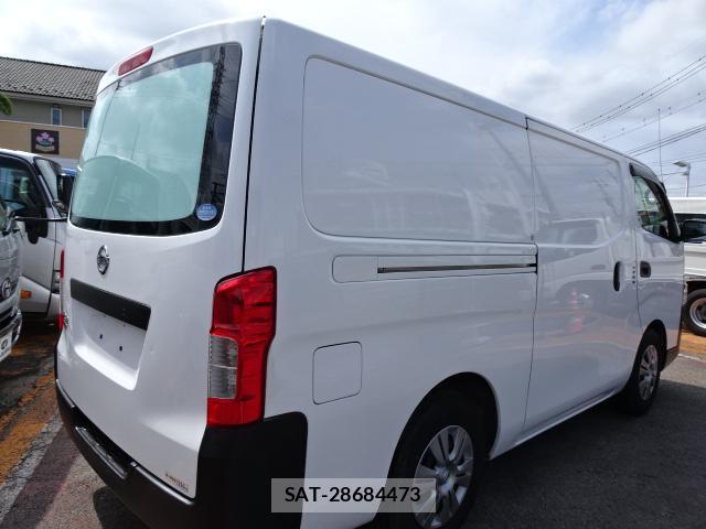 Nissan NV350 Caravan 2018-06 8004130-13