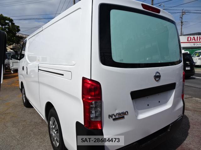 Nissan NV350 Caravan 2018-06 8004130-14