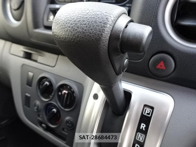 Nissan NV350 Caravan 2018-06 8004130-15
