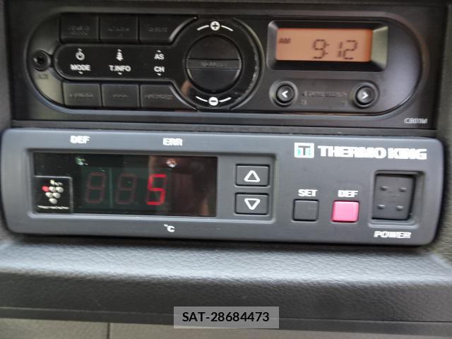 Nissan NV350 Caravan 2018-06 8004130-4