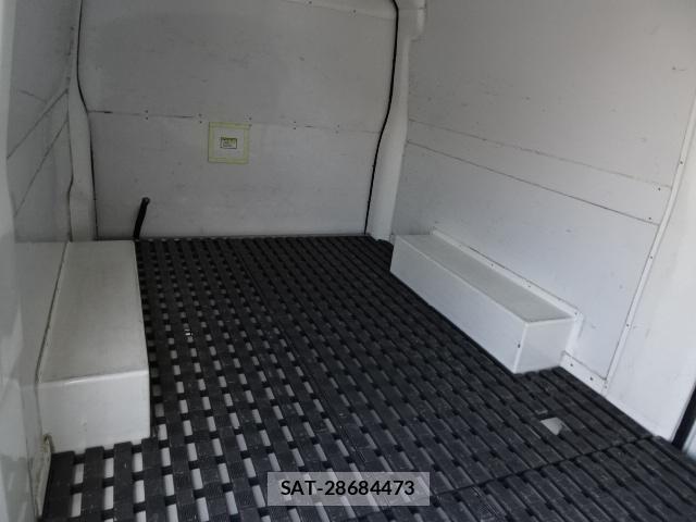 Nissan NV350 Caravan 2018-06 8004130-6