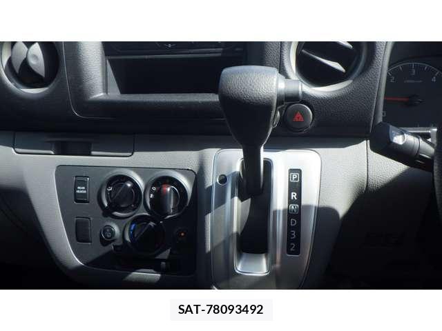 Nissan NV350 Caravan 2018-03 8004380-11