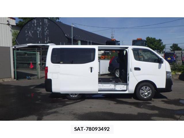 Nissan NV350 Caravan 2018-03 8004380-14