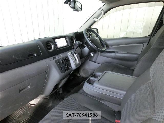 Nissan NV350 Caravan 2020-06 8004538-2