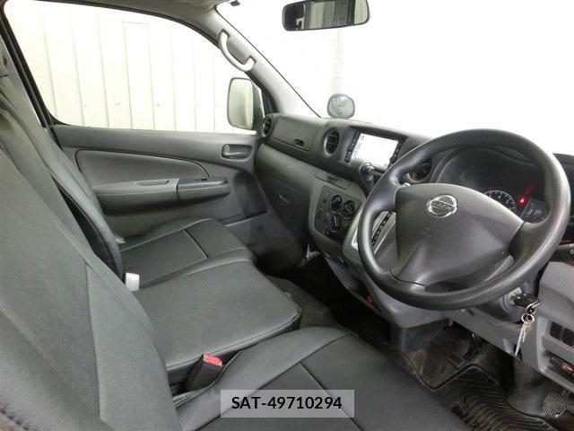 Nissan NV350 Caravan 2019-05 8004542-11