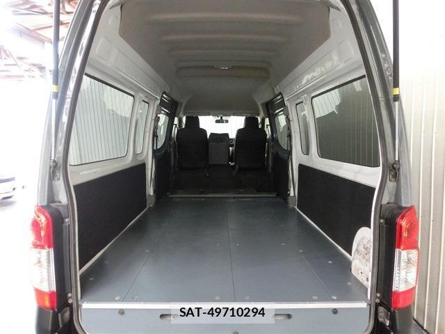 Nissan NV350 Caravan 2019-05 8004542-18