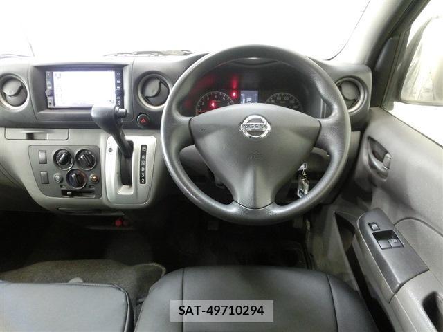 Nissan NV350 Caravan 2019-05 8004542-19