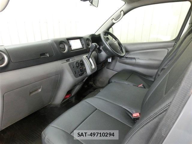 Nissan NV350 Caravan 2019-05 8004542-2
