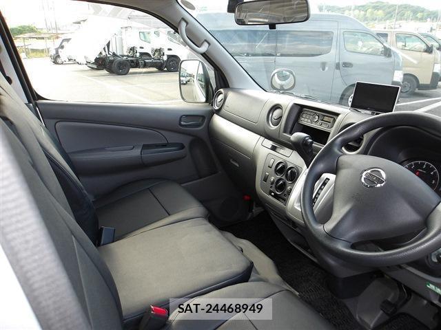 Nissan NV350 Caravan 2020-10 8004545-11