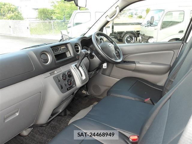 Nissan NV350 Caravan 2020-10 8004545-2