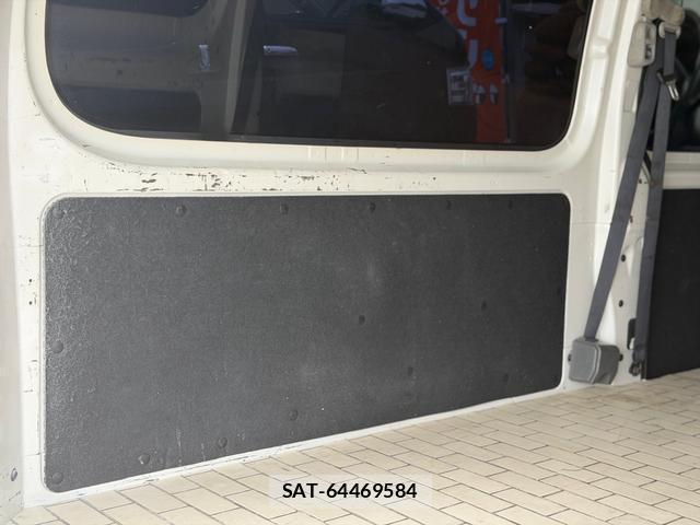 Nissan NV350 Caravan 2016-02 8006029-11