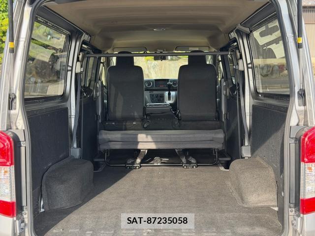 Nissan NV350 Caravan 2014-07 8006031-11