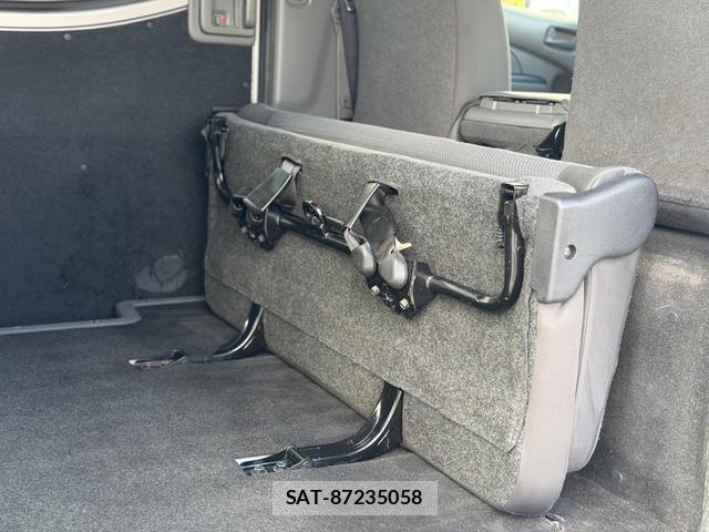 Nissan NV350 Caravan 2014-07 8006031-13