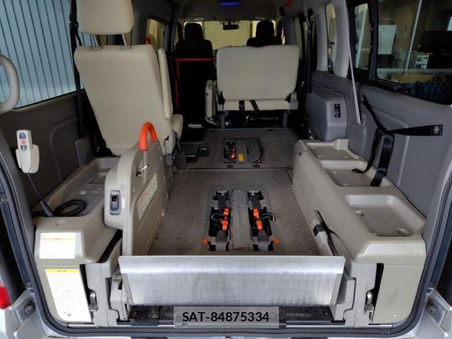 Nissan NV350 Caravan 2015-10 8006243-3