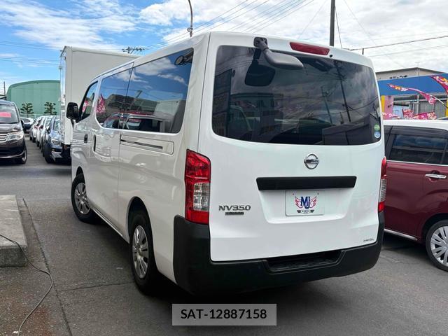 Nissan NV350 Caravan 2019-06 8006292-1