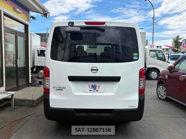 Nissan NV350 Caravan 2019-06 8006292-12