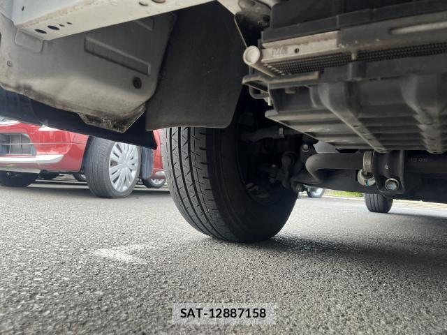 Nissan NV350 Caravan 2019-06 8006292-13