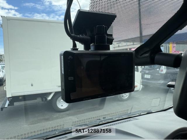 Nissan NV350 Caravan 2019-06 8006292-14