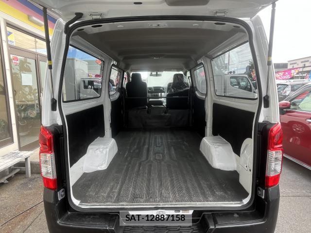 Nissan NV350 Caravan 2019-06 8006292-6