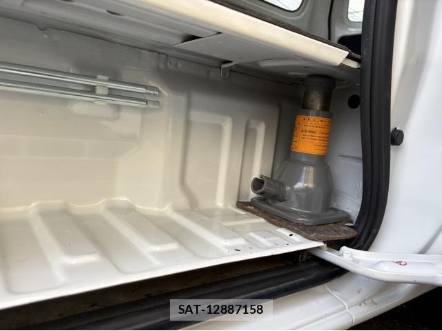 Nissan NV350 Caravan 2019-06 8006292-8