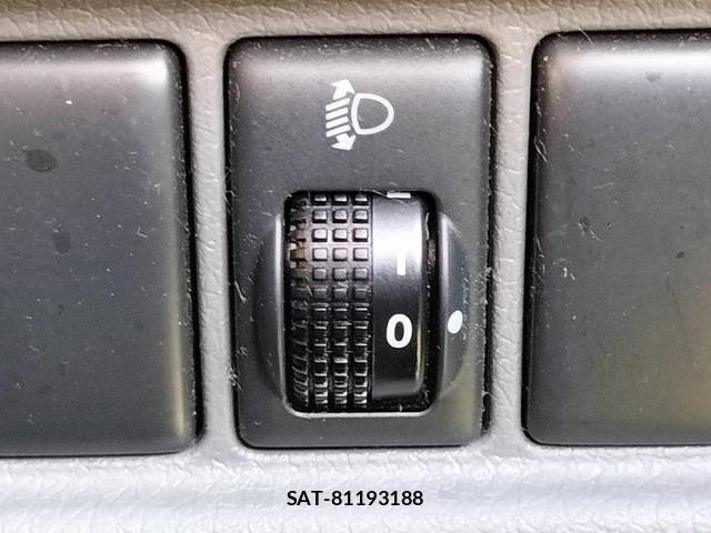 Nissan NV350 Caravan 2017-05 8006481-11