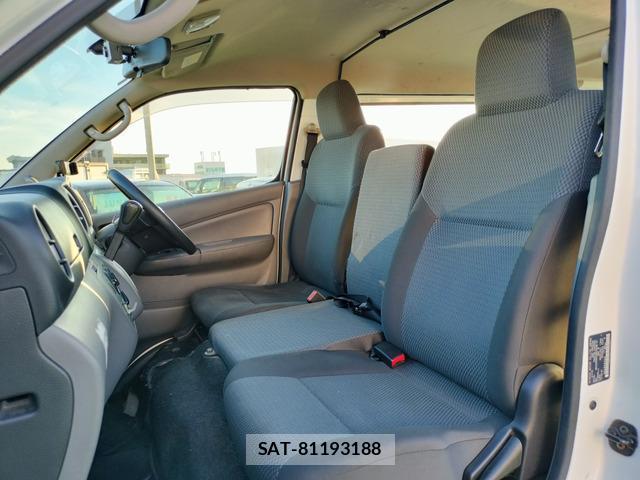 Nissan NV350 Caravan 2017-05 8006481-13