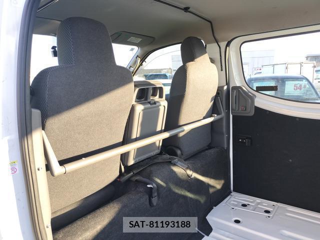 Nissan NV350 Caravan 2017-05 8006481-14