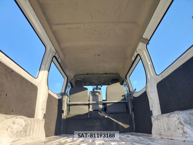 Nissan NV350 Caravan 2017-05 8006481-7