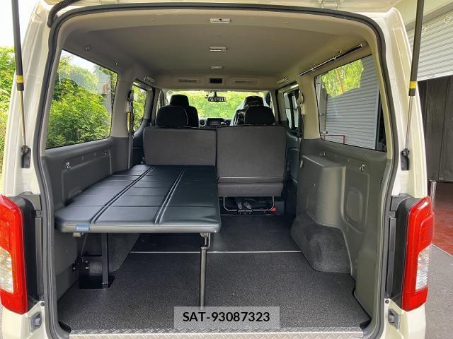 Nissan NV350 Caravan 2018-03 8006719-6