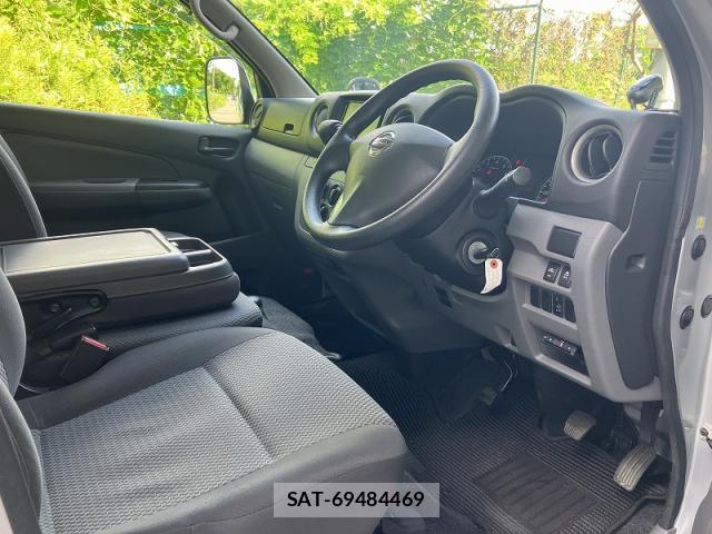 Nissan NV350 Caravan 2021-06 8006725-4